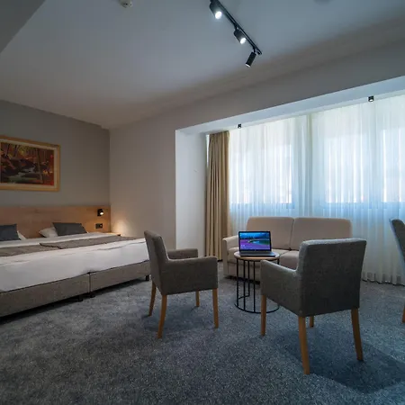 Mona Plaza 4*