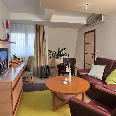 Hotel Mona Plaza