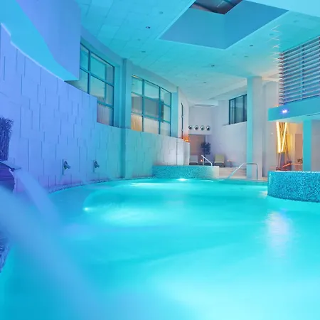 Mona Plaza Hotel 4*