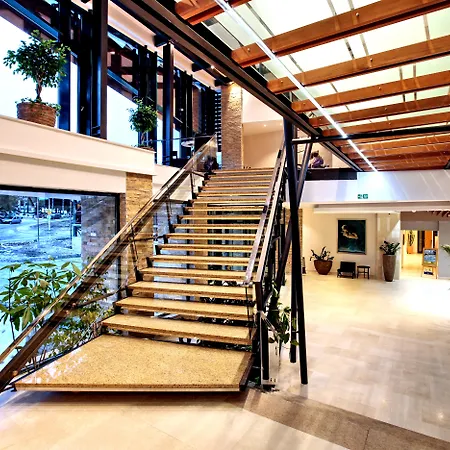 Ξενοδοχείο Mona Plaza