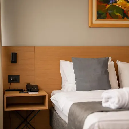 Mona Plaza Hotel