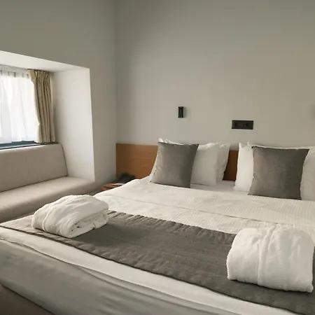 Hotel Mona Plaza 4*