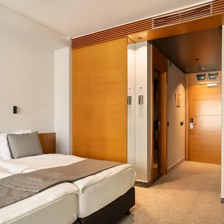 Hotel Mona Plaza