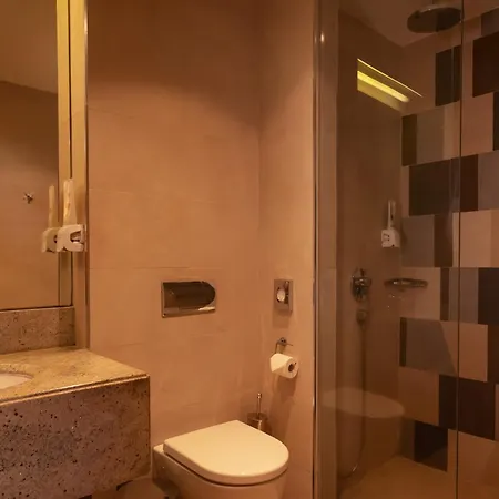 Mona Plaza Hotel 4*