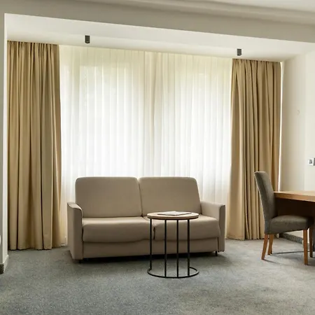 Mona Plaza 4*